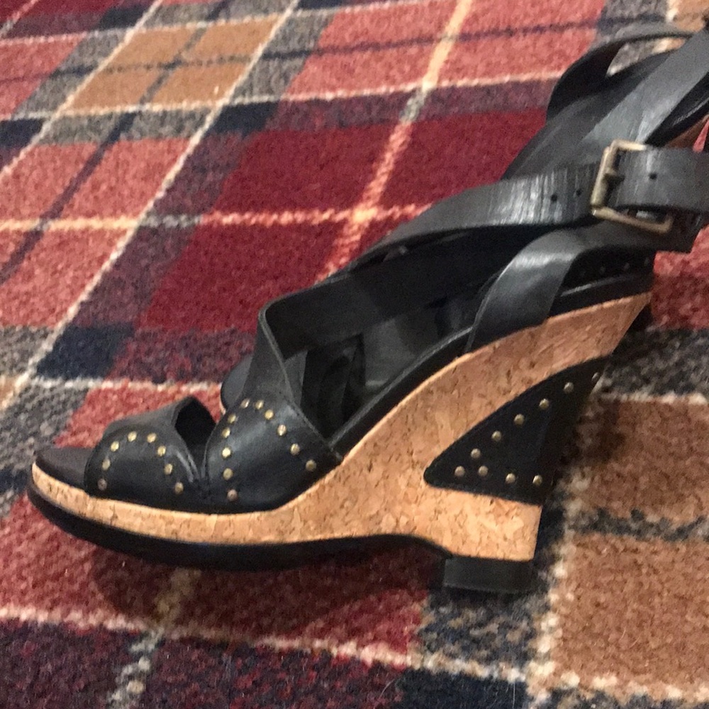 DKNY shoes size 7.5 Only worn a few times as you can see from Photos.